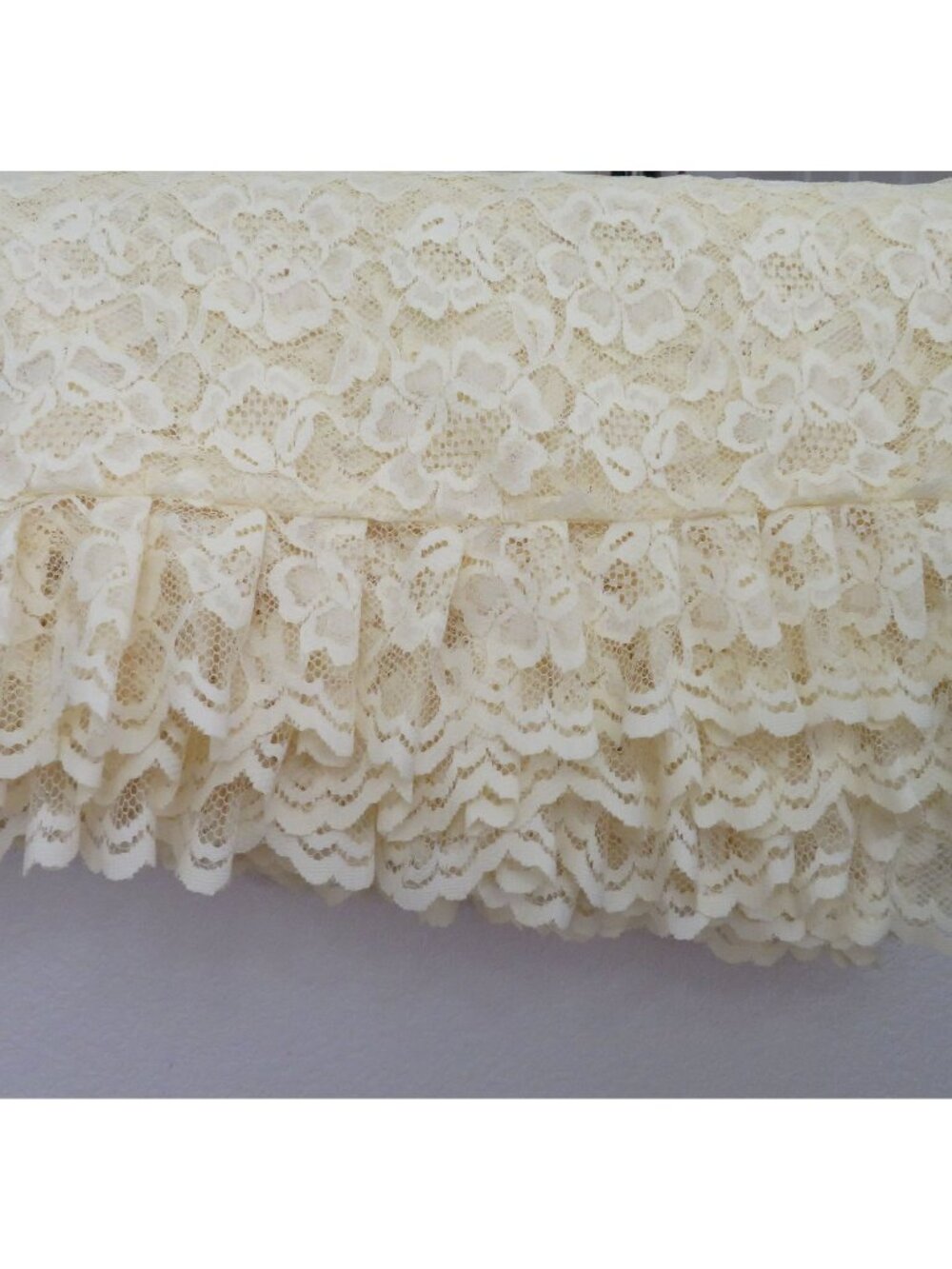 Vintage Lace Valance Floral Pattern 272" W x 24" L Creamy Yellow Scallop Ruffled